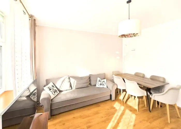 Przy Jeziorze 诺沃加德